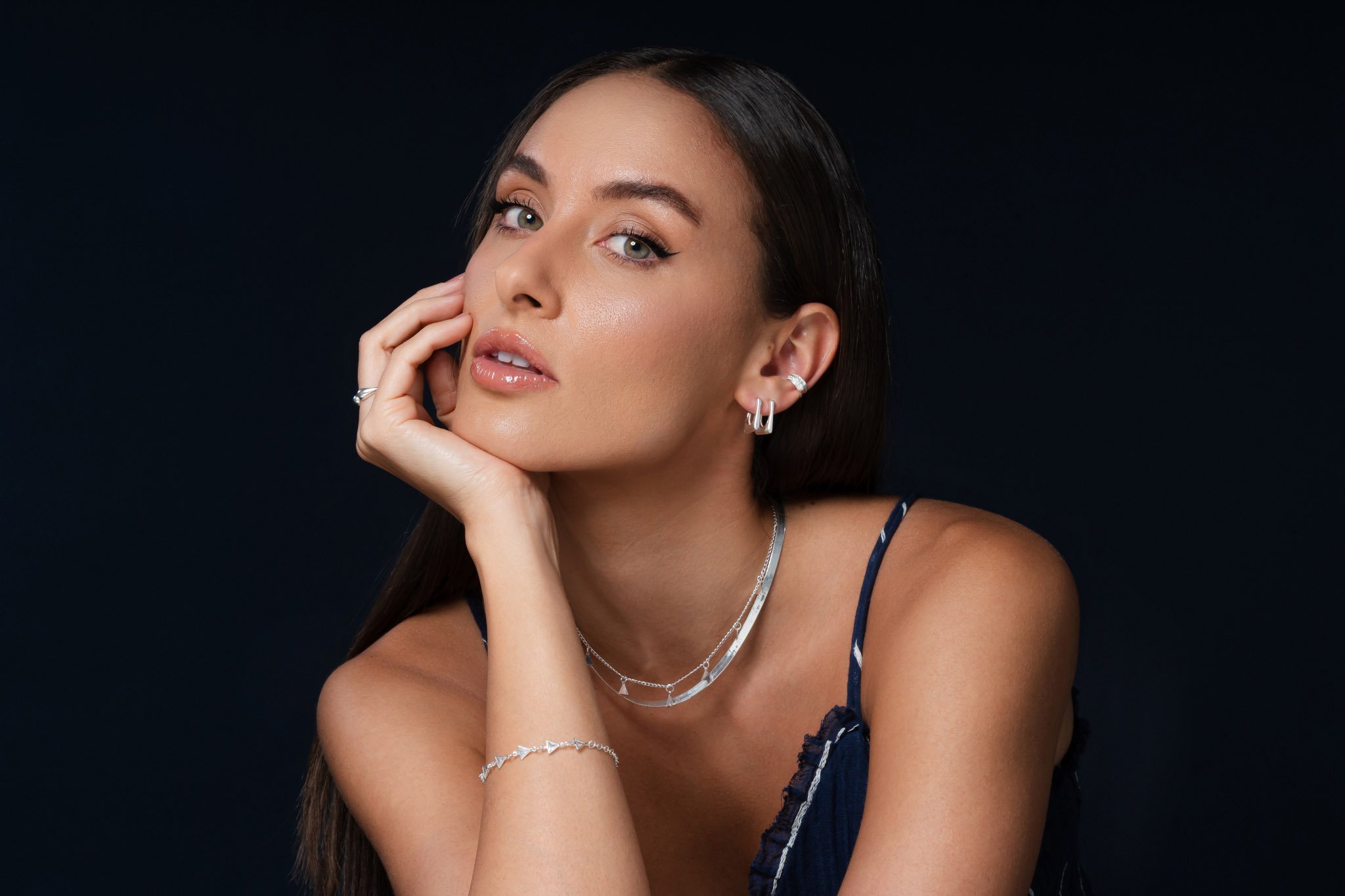 Revenda de Semijoias: Como Vender e Aumentar seu Lucro com Folheados a Ouro e Prata Pura (Guia Completo)