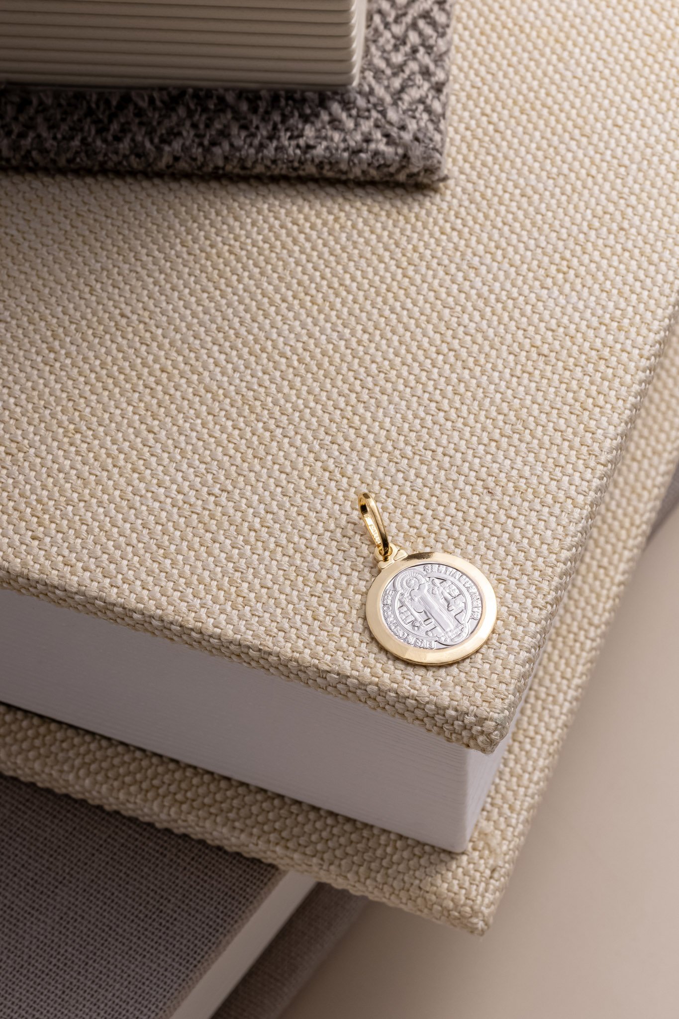 PINGENTE SÃO BENTO BORDA LISA 15MM COM RÓDIO