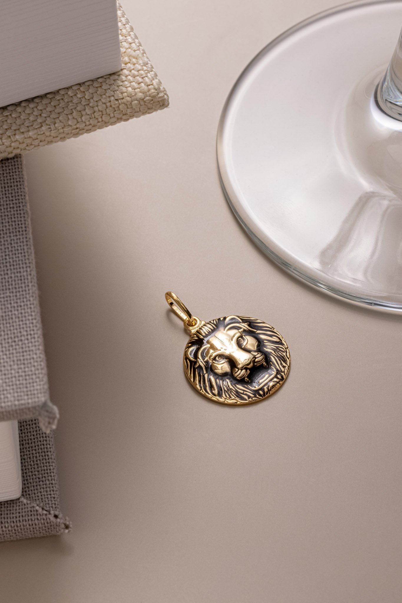 PINGENTE REDONDO 20MM LEÃO DE JUDÁ