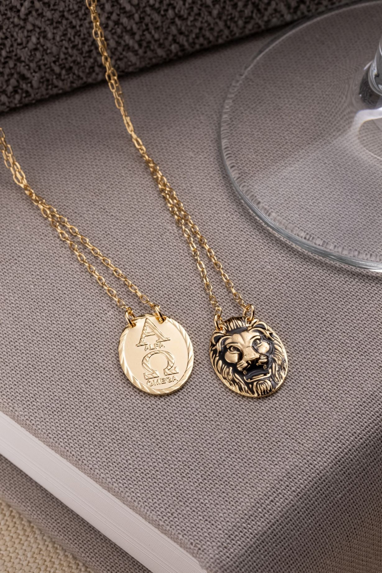 ESCAPULÁRIO COM OVAL LEÃO DE JUDÁ E OVAL ALFA E ÔMEGA 70CM