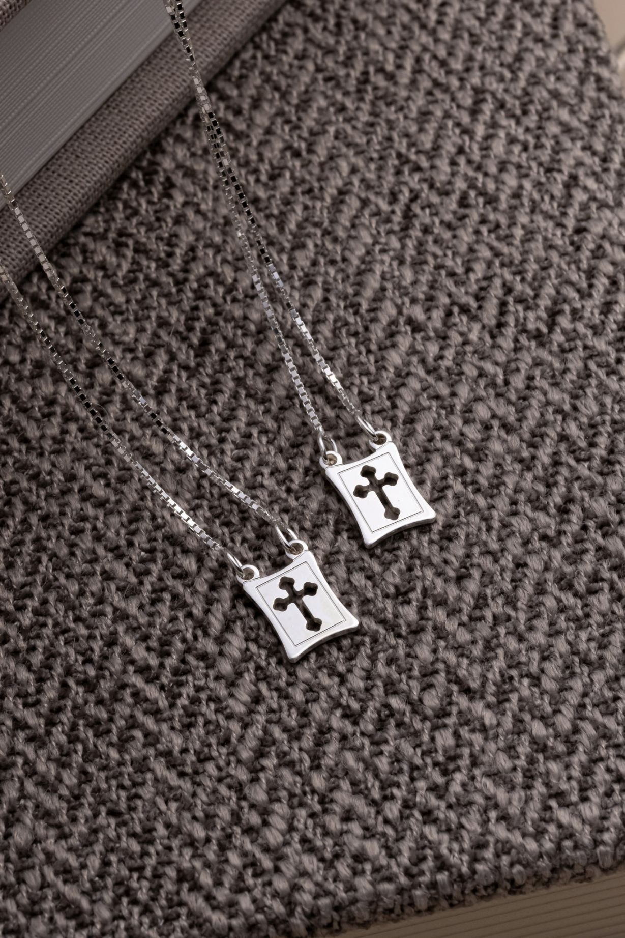 ESCAPULÁRIO DE PRATA CORRENTE VENEZIANA COM CRUZ 10X8MM VAZADA 60CM