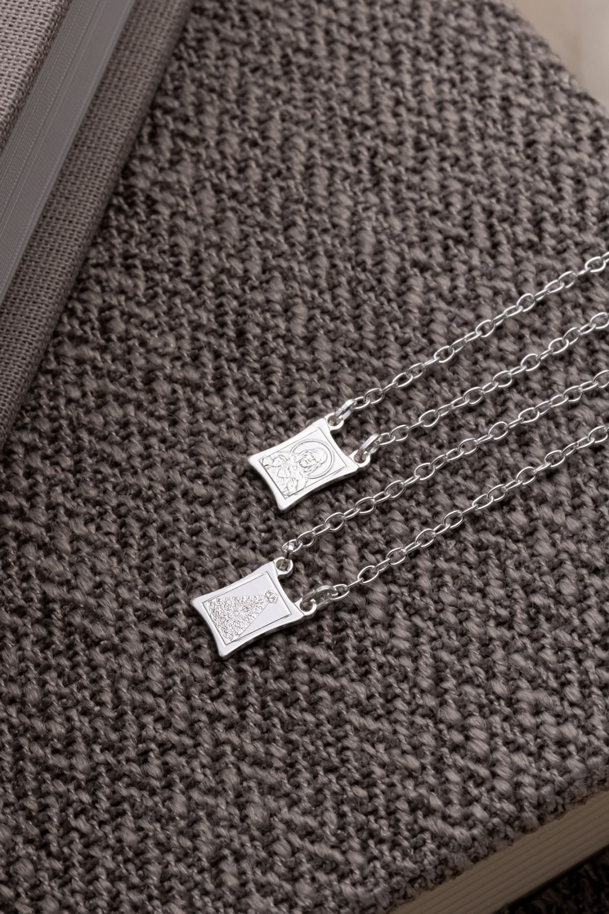 ESCAPULÁRIO DE PRATA NOSSA SENHORA APARECIDA E SAGRADO CORAÇÃO DE JESUS 10X8MM 6