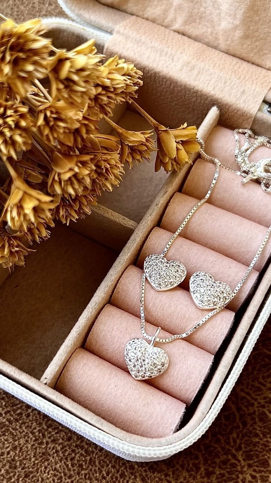 CONJUNTO PRATA BRINCO MAIS PINGENTE CORAÇÃO COM ZIRCONIA