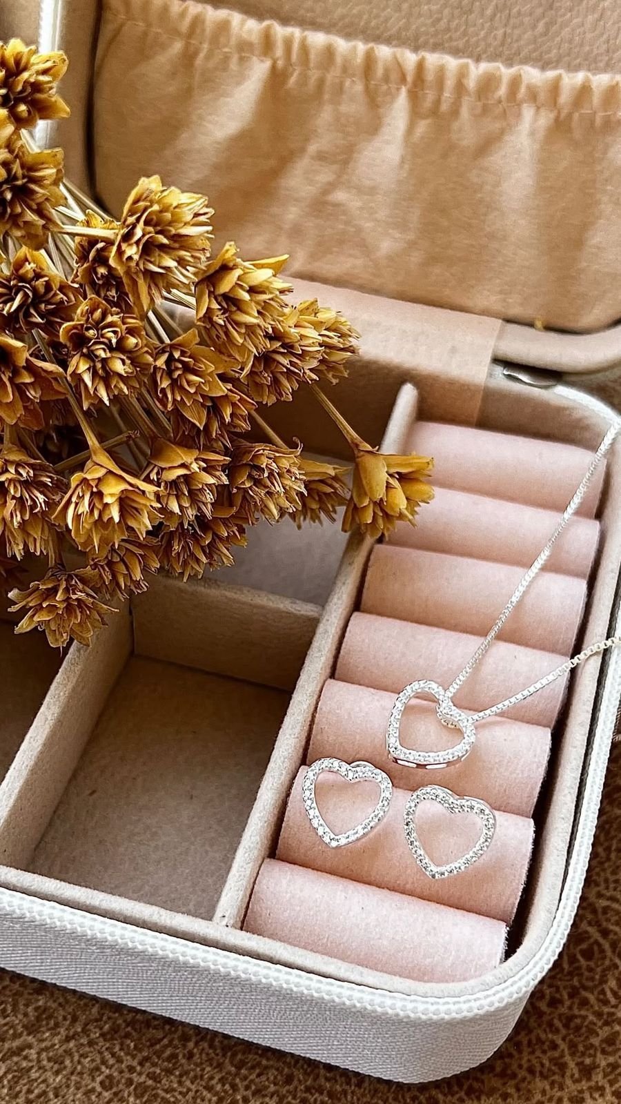 CONJUNTO PRATA CORAÇÃO VAZADO COM ZIRCONIA