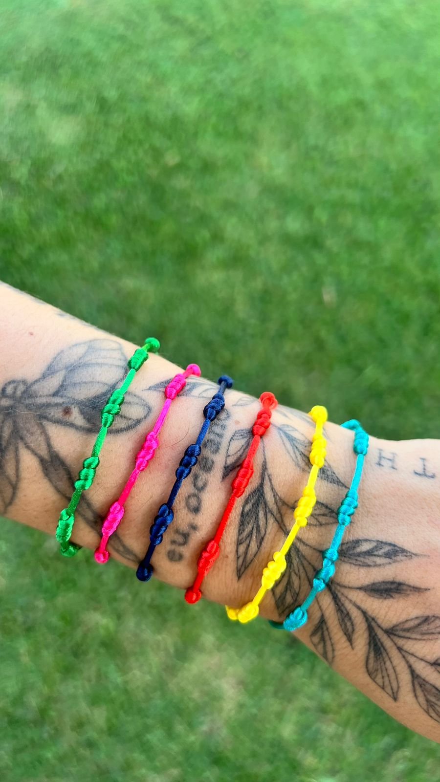 PULSEIRA SETE NÓS DE CETIM COR AZUL MARINHO